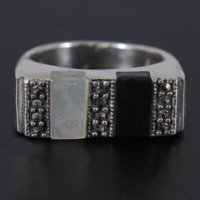 Sterling Silver Mother of Pearl & Onyx Ring Size 8