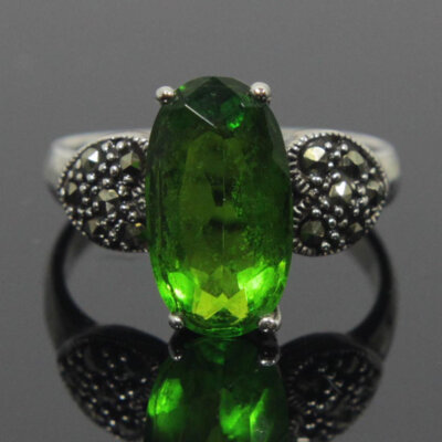 Sterling Silver Emerald CZ Oval Ring Size 8