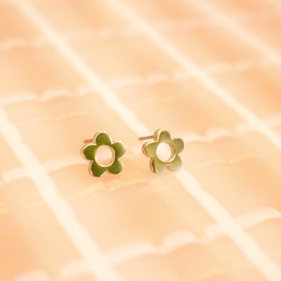 Tiny Daisy Stud Earrring