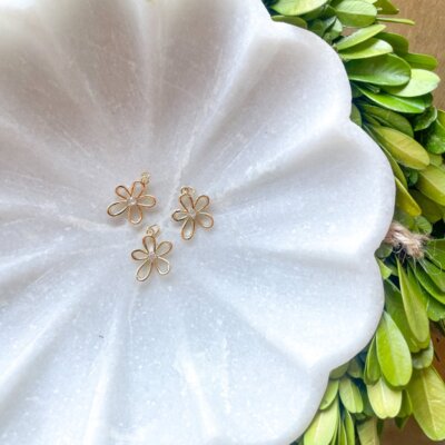 Charm Bar: Outline Flower Charm