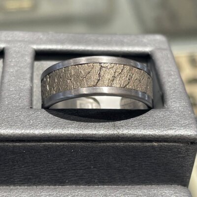 Benchmark 8MM Lava Men’s Band
