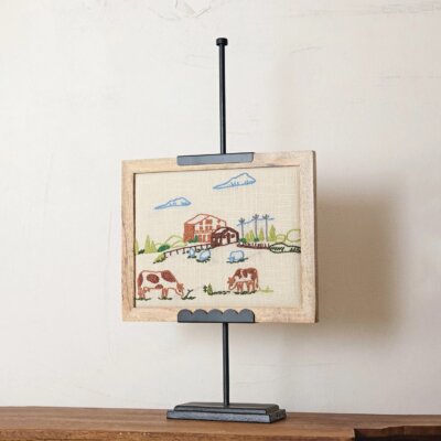 Scalloped Metal Adjustable Easel