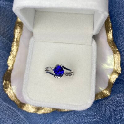Scarlett sapphire ring