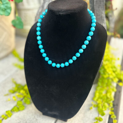 Classic turquoise beaded necklace