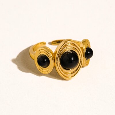 Veona 18K Gold Vintage Tri Stone Ring: Black