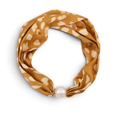 Pearl-fect With A Twist Magnetic Scarf