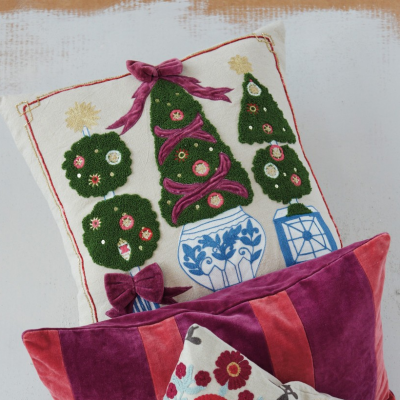 Chinois Christmas Pillow